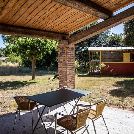 Domaine Les Perpetus La Tour-dʼAigues Exterior foto