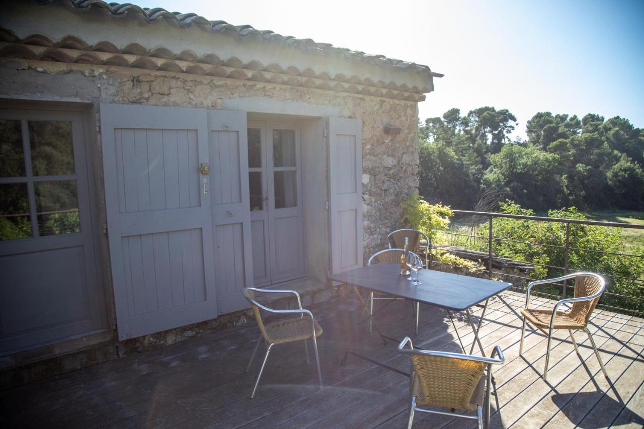 Domaine Les Perpetus La Tour-dʼAigues Exterior foto