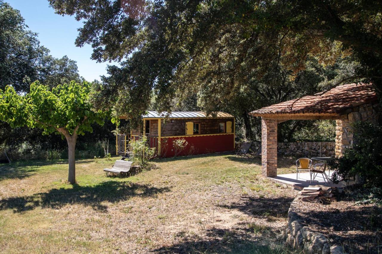 Domaine Les Perpetus La Tour-dʼAigues Exterior foto