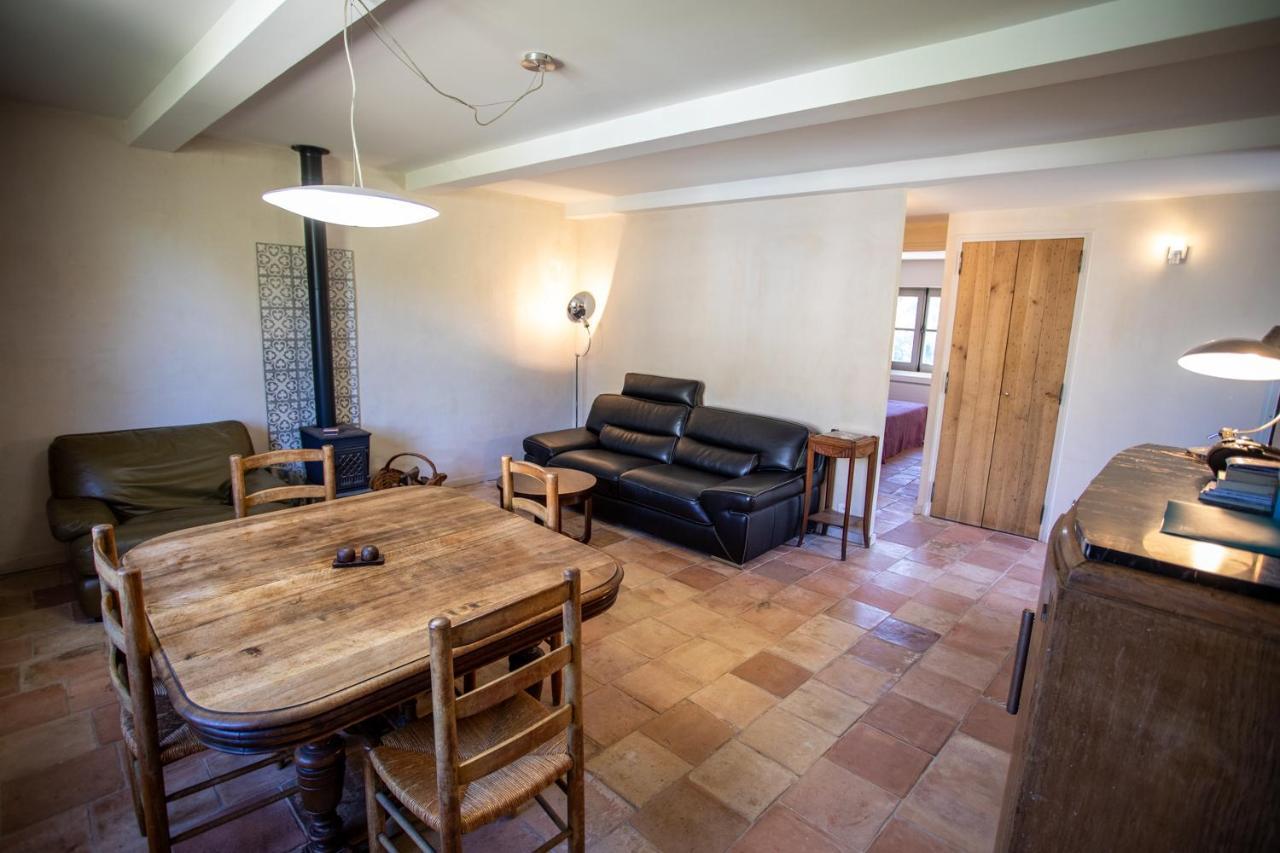 Domaine Les Perpetus La Tour-dʼAigues Exterior foto